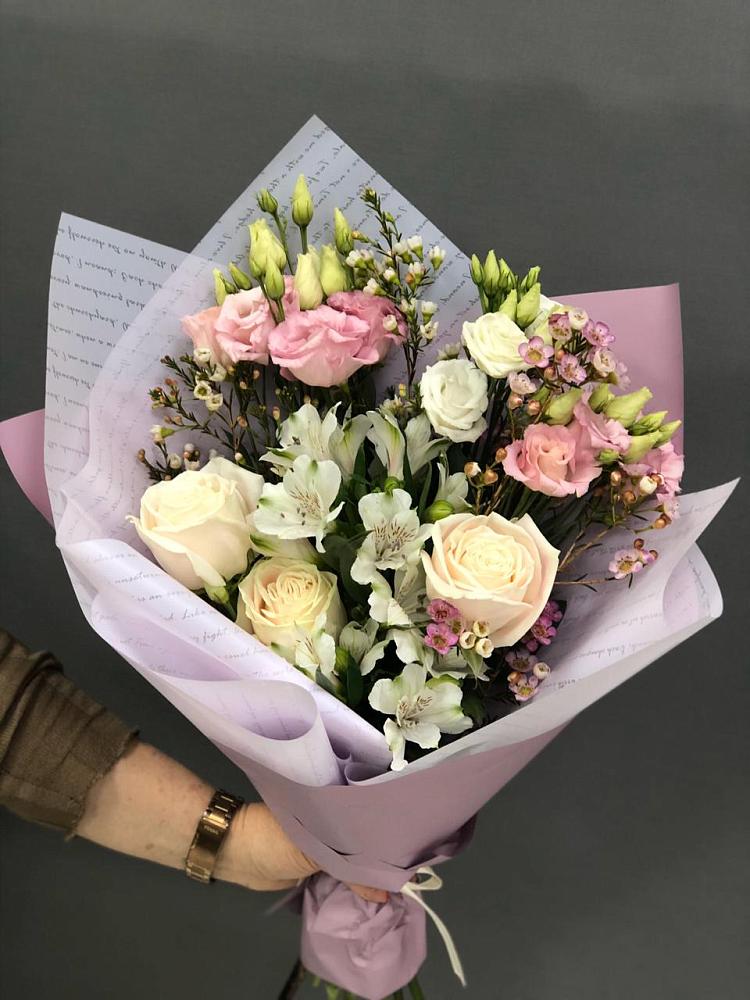 Букет цветов из: Альстромерии, Розы и Лизиантусы в Сенгилее