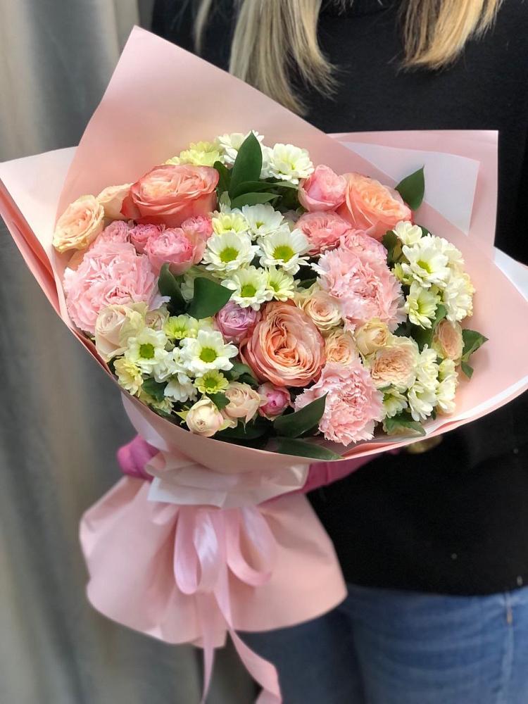 Букет нежные объятья в Сенгилее Букет цветов из: Гвоздики, Розы и Хризантемы в Сенгилее