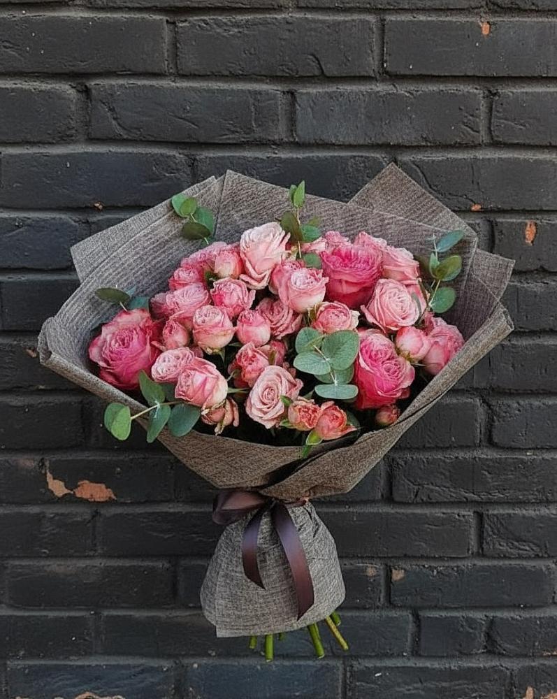 Букет розы в пальмах в Сенгилее Букет цветов из: Розы в Сенгилее