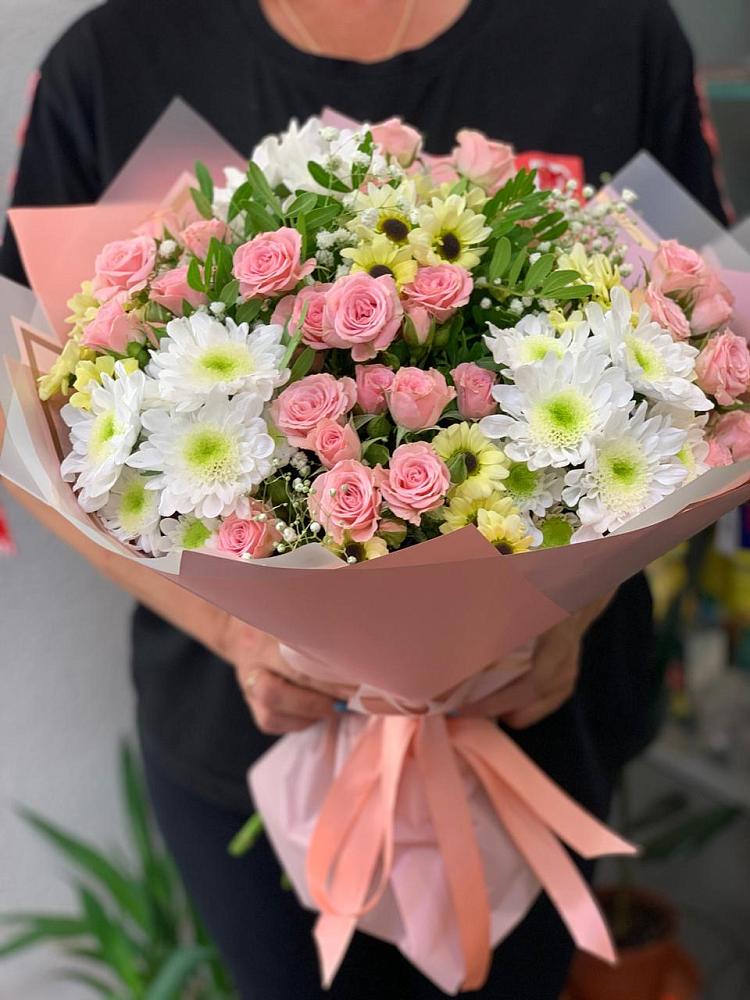 Букет юношеские грезы в Сенгилее Букет цветов из: Розы и Хризантемы в Сенгилее