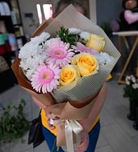Букет цветов из:  Герберы, Розы и Хризантемы в Сенгилее