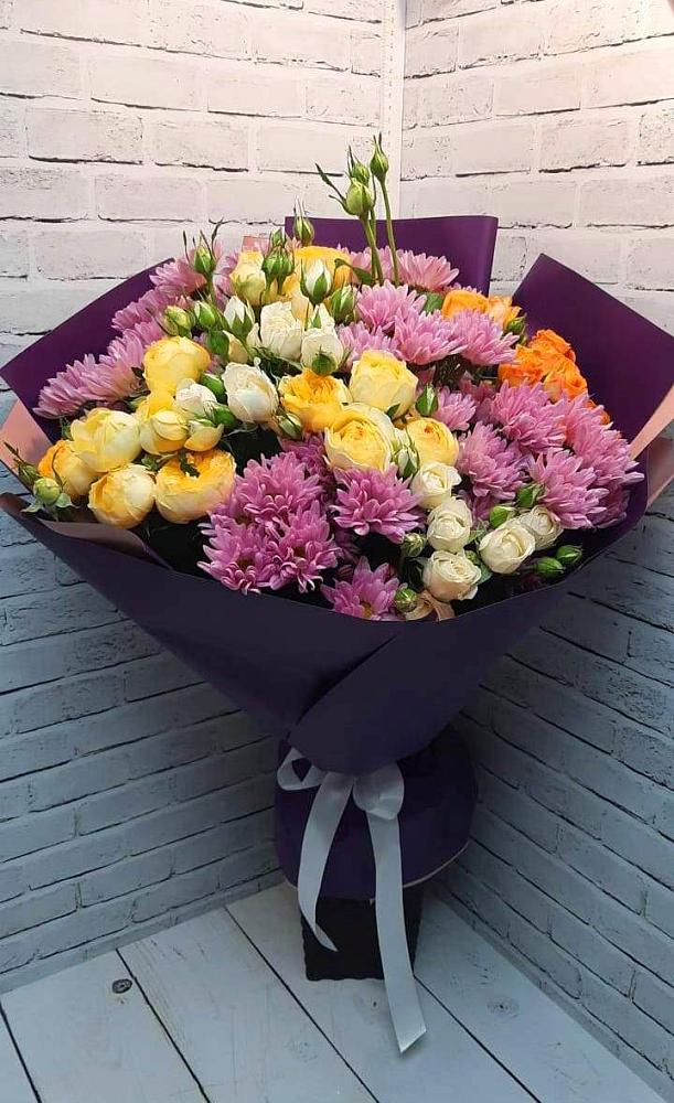 Букет цветов из: Хризантемы и Розы в Сенгилее