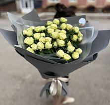 Букет Белые кустовые розы Солинеро в Сенгилее