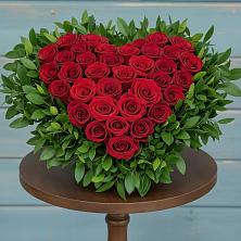 Цветочная композиция из Розы в виде сердца в Сенгилее