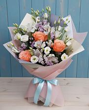 Букет цветов из:  Лизиантусы, Розы, Альстромерии и Гипсофила в Сенгилее