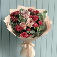 Букет цветов из:  Гвоздики и Розы в Сенгилее