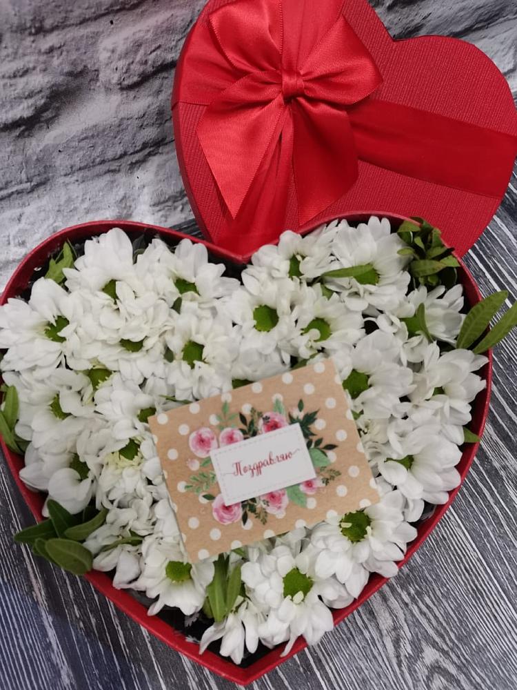 Цветочная композиция из Хризантемы в виде сердца в Сенгилее