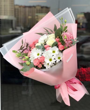 Букет цветов из: Розы, Лизиантусы и Хризантемы в Сенгилее
